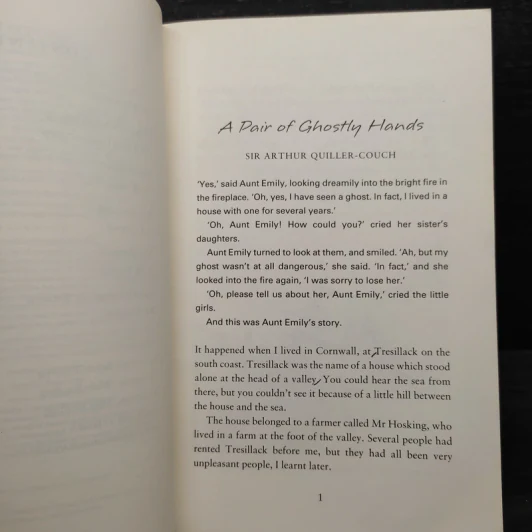 A Pair of Ghostly Hands and Other Stories - Oxford Bookworms 3 รูปที่ 6