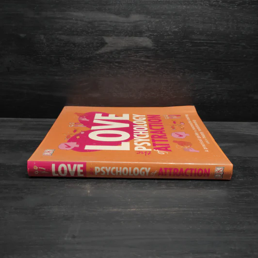 Love: The Psychology of Attraction - DK รูปที่ 3