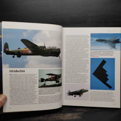 The Complete Guide to Fighters & Bombers of the World รูปที่ 7