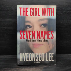 The Girl with Seven Names - Hyeonseo Lee รูปที่ 1