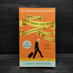 The 100-Year-Old Man Who Climbed Out the Window and Disappeared - Jonas Jonasson รูปที่ 1