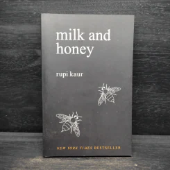 Milk and Honey - Rupi Kaur รูปที่ 1