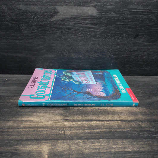 Goosebumps One Day at Horrorland - R.L.Stine รูปที่ 3