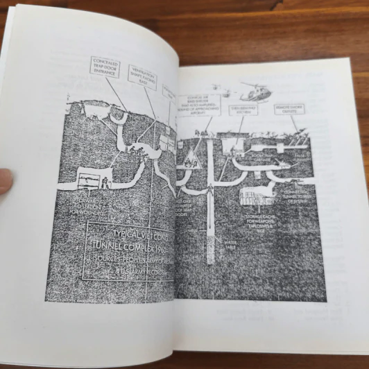 The Tunnels of CuChi - Tom Mangold, John Penycate รูปที่ 7
