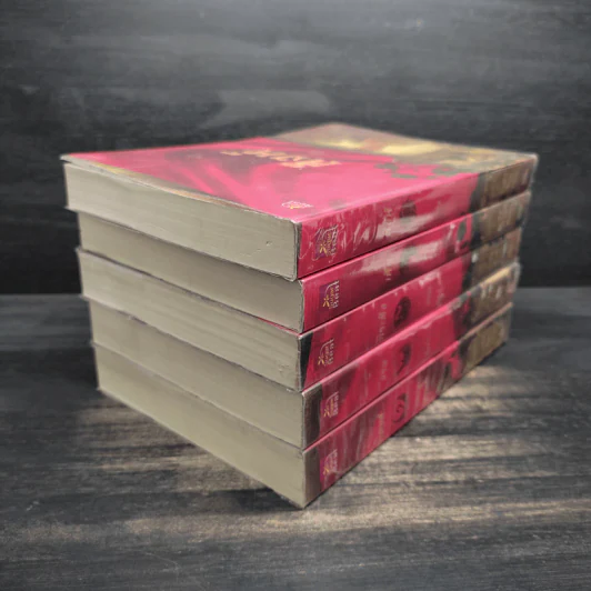 นิยายชุด มาเฟียเลือดมังกร 5 เล่ม ได้แก่ เสือ สิงห์ กระทิง แรด หงส์ - รพัด, ลิซ, ผักบุ้ง, ลิลลี่สีขาว, เรนนี่ รูปที่ 4