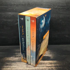 Boxset Love Secret พระจันทร์ซ่อนหา+เลื่อมลายรุ้ง+ตะวันรุ่งที่ปลายฟ้า - อุมาริการ์, เก้าแต้ม รูปที่ 4