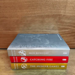 The Hunger Games + Mockingjay + Catching Fire - Suzanne Collins รูปที่ 2