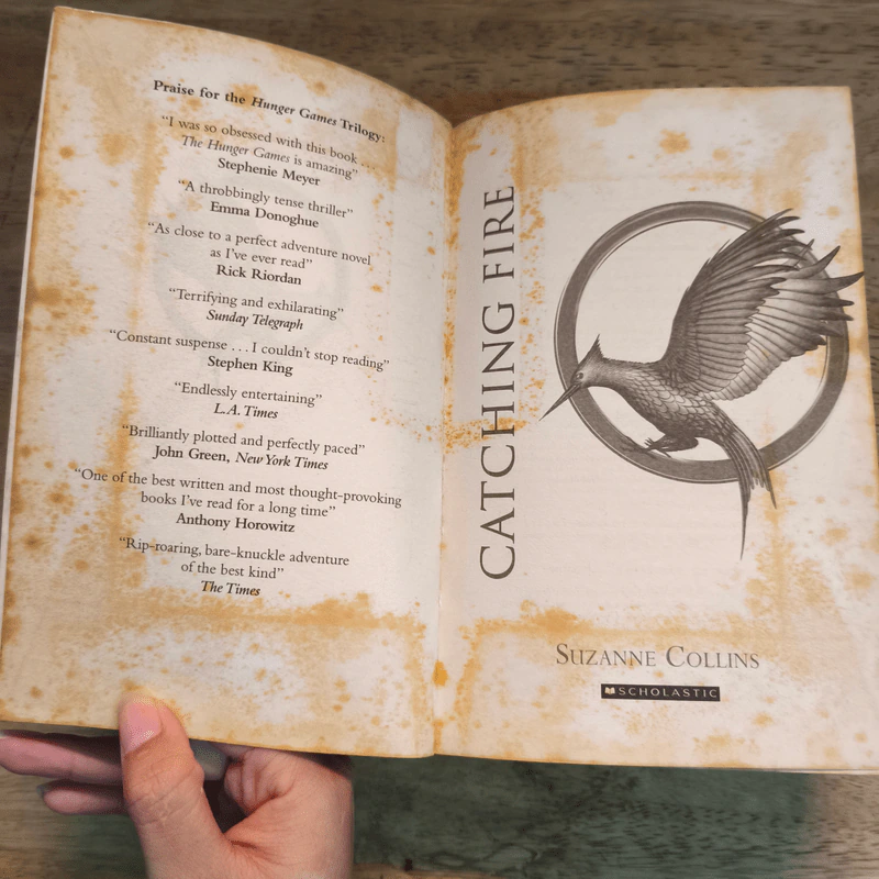 The Hunger Games + Mockingjay + Catching Fire - Suzanne Collins รูปที่ 9