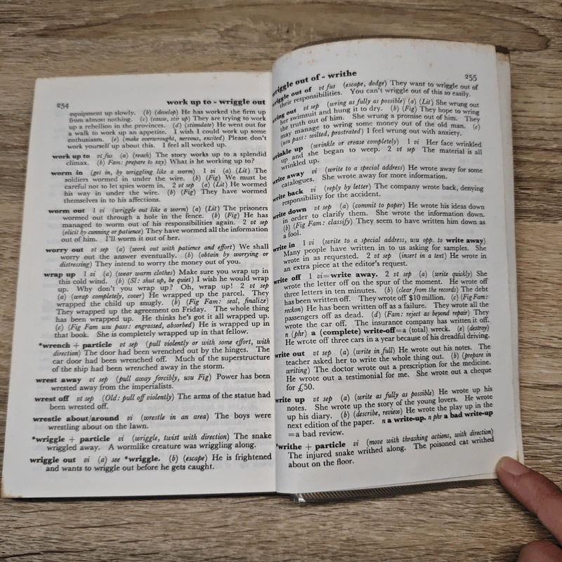Dictionary of English Phrasal Verbs and their Idioms - Tom McArthur, Beryl Atkins รูปที่ 7