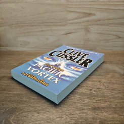 Pacific Vortex! แปซิฟิกเดือด - Clive Cussler, สุวิทย์ ขาวปลอด รูปที่ 3