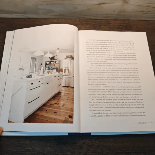 Cozy Minimalist Home - Myquillyn Smith รูปที่ 8