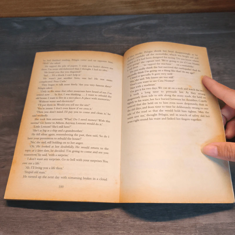 Captain Corelli's Mandolin (Penguin Readers Level 6) - Louis de Bernieres รูปที่ 9