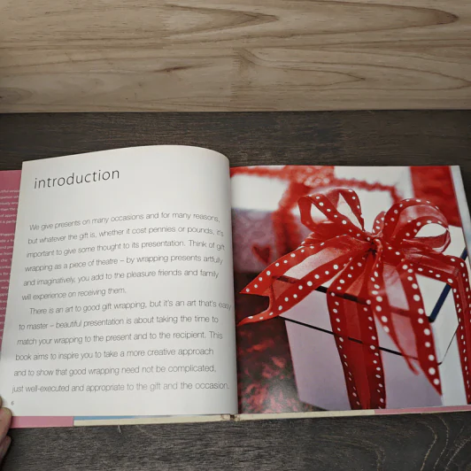 Gift Wrapping - Lucy Berridge รูปที่ 7