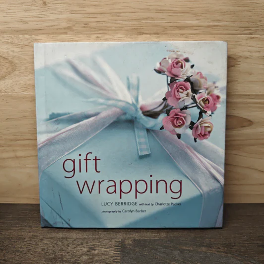 Gift Wrapping - Lucy Berridge รูปที่ 1