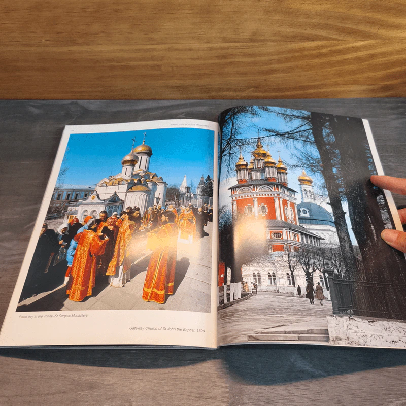 Moscow 160 Colour Illustrations Map of the Kremlin Moscow Map & Metro Guide รูปที่ 8