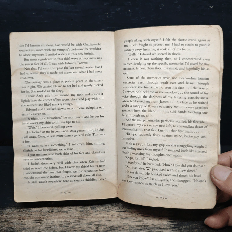 The Twilight Saga Breaking Dawn - Stephenie Meyer รูปที่ 8
