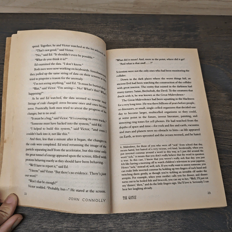 The Gates (The Samuel Johnson Series) - John Connolly รูปที่ 7