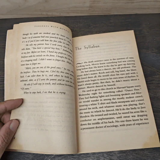 Tuesdays with Morrie - Mitch Albom รูปที่ 8