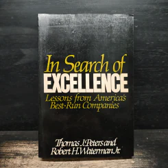 In Search of Excellence - Thomas J. Peters, Robert H. Waterman Jr. รูปที่ 1