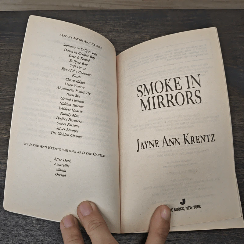 Smoke in Mirrors - Jayne Ann Krentz รูปที่ 6