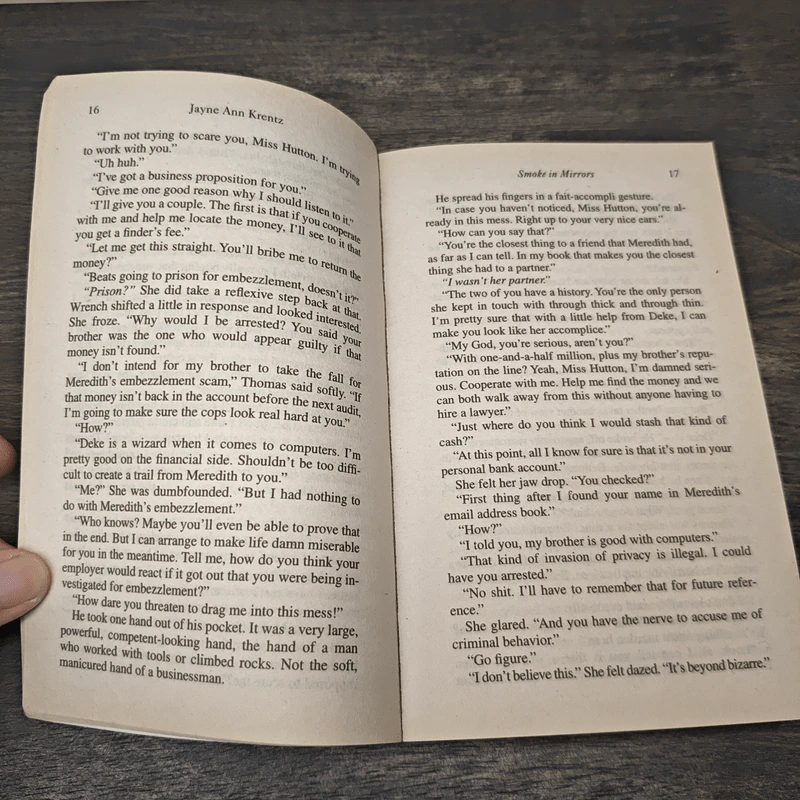 Smoke in Mirrors - Jayne Ann Krentz รูปที่ 7