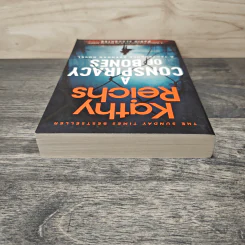 A Conspiracy of Bones - Kathy Reichs รูปที่ 4