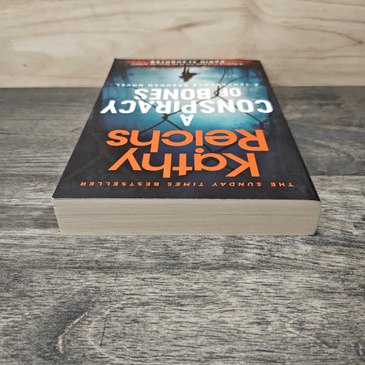 A Conspiracy of Bones - Kathy Reichs รูปที่ 4