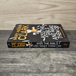 Kiss the Girls and Make Them Cry - Mary Higgins Clark รูปที่ 2