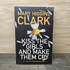Kiss the Girls and Make Them Cry - Mary Higgins Clark รูปที่ 1