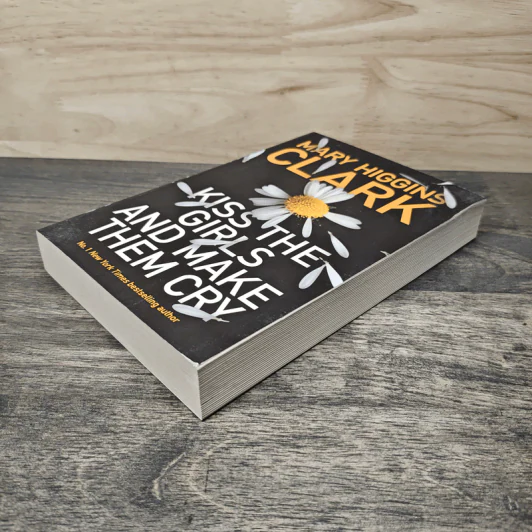Kiss the Girls and Make Them Cry - Mary Higgins Clark รูปที่ 3