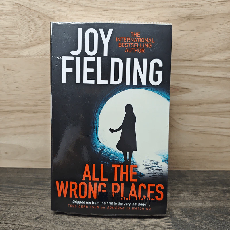 All The Wrong Places - Joy Fielding รูปที่ 1