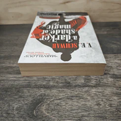 A Darker Shade of Magic - V.E. Schwab รูปที่ 4