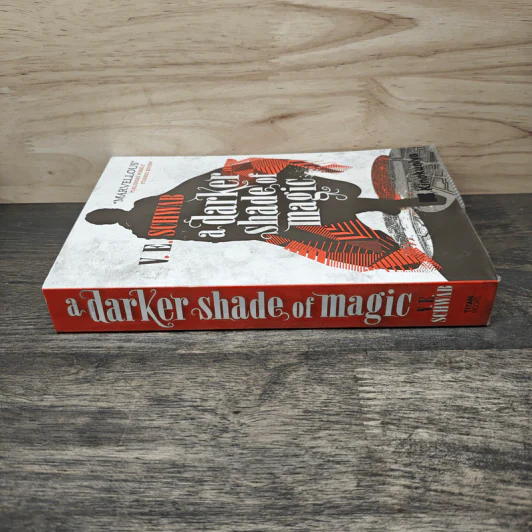 A Darker Shade of Magic - V.E. Schwab รูปที่ 2