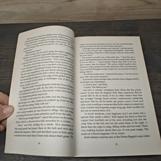 A Darker Shade of Magic - V.E. Schwab รูปที่ 7