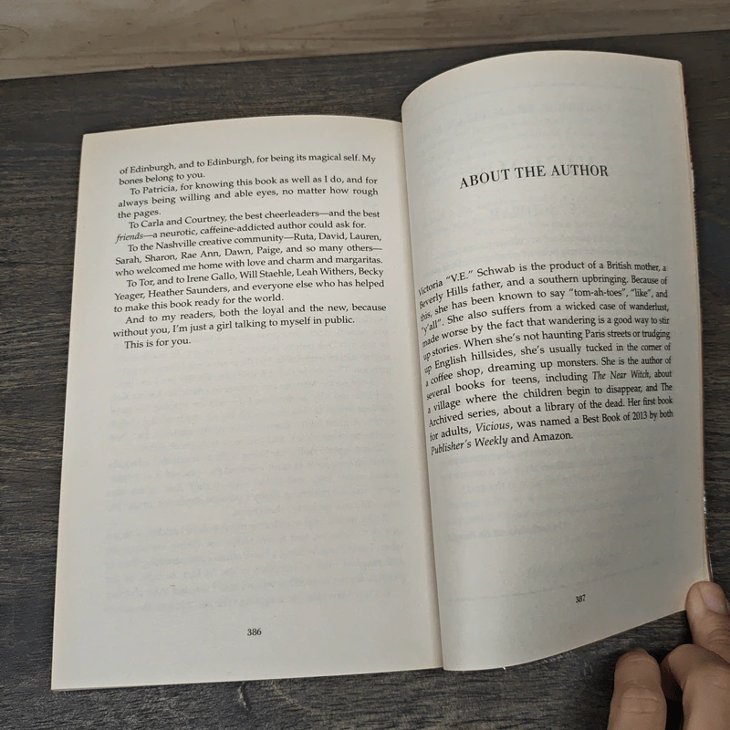 A Darker Shade of Magic - V.E. Schwab รูปที่ 8