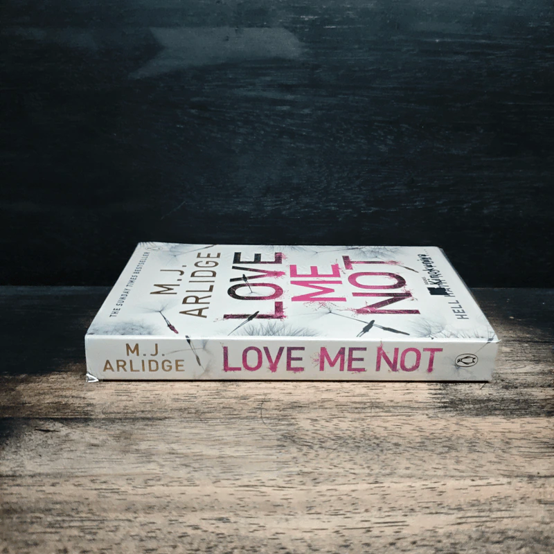 Love Me Not - M. J. Arlidge รูปที่ 3