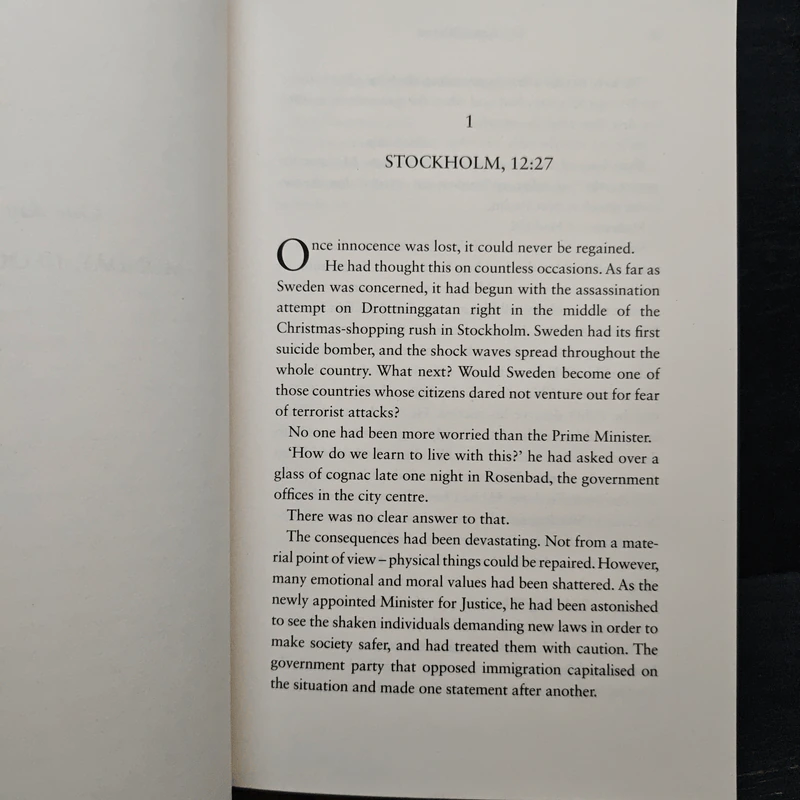 Hostage - kristina Ohlsson รูปที่ 8