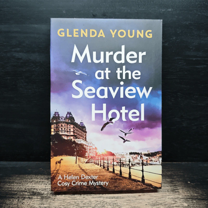Murder at the Seaview Hotel - Glenda Young รูปที่ 1