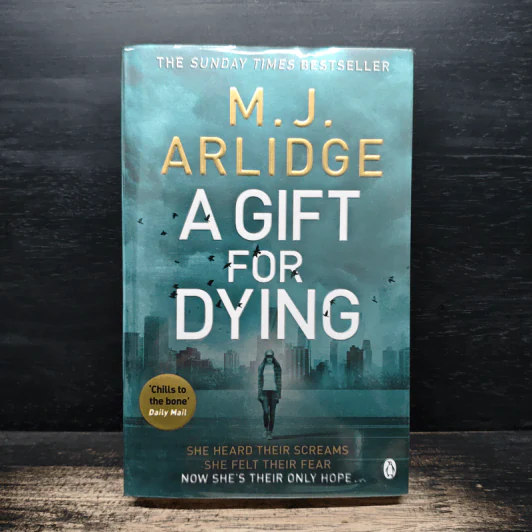 A Gift for Dying - M. J. Arlidge รูปที่ 1