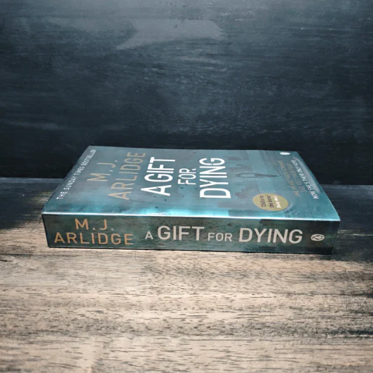 A Gift for Dying - M. J. Arlidge รูปที่ 3