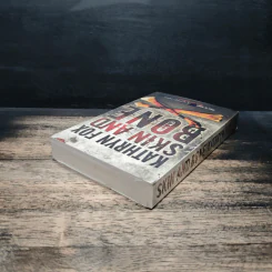 Skin and Bone - Kathryn Fox รูปที่ 5