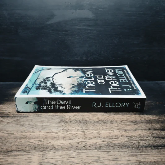 The Devil and The River - R.J.Ellory รูปที่ 3