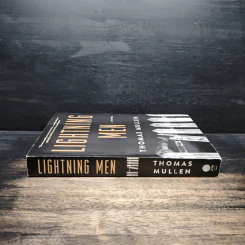 Lightning Men - Thomas Mullen รูปที่ 3