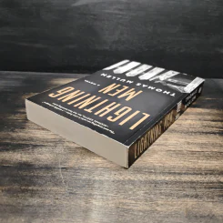 Lightning Men - Thomas Mullen รูปที่ 5