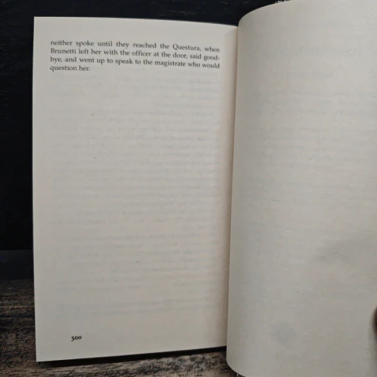 The Temptation of Forgiveness - Donna Leon รูปที่ 8