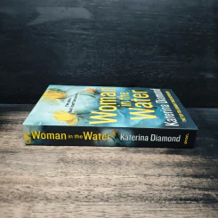 Woman in the Water - Katerina Diamond รูปที่ 3