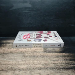 Agatha Raisin and a Spoonful of Poison - M.C. Beaton รูปที่ 3