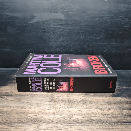 Broken - Martina Cole รูปที่ 3