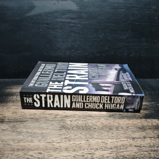 The Strain - Guillermo del Toro, Chuck Hogan รูปที่ 3