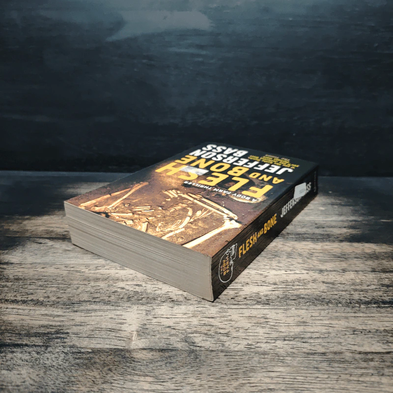 Flesh and Bone - Jefferson Bass รูปที่ 5